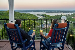 Property grounds - Stunning Lake Views -Pickleball, Heated Pool, Golf Simulator (Spicewood)