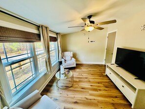 Living area - Perfect Getaway (Rocky Mount)