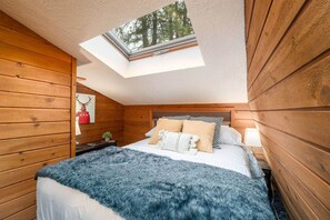 3 bedrooms, free WiFi, bed sheets - The Mod Lodge, Retro Sunriver Cabin Vibes! (Sunriver)