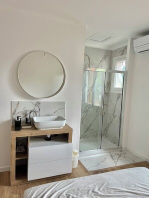 Shower, hair dryer, toilet paper - La casa di Nonno (Le Poujol-sur-Orb)