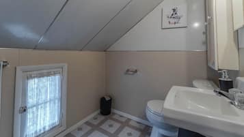 Haartrockner, Handtücher, Seife, Shampoo