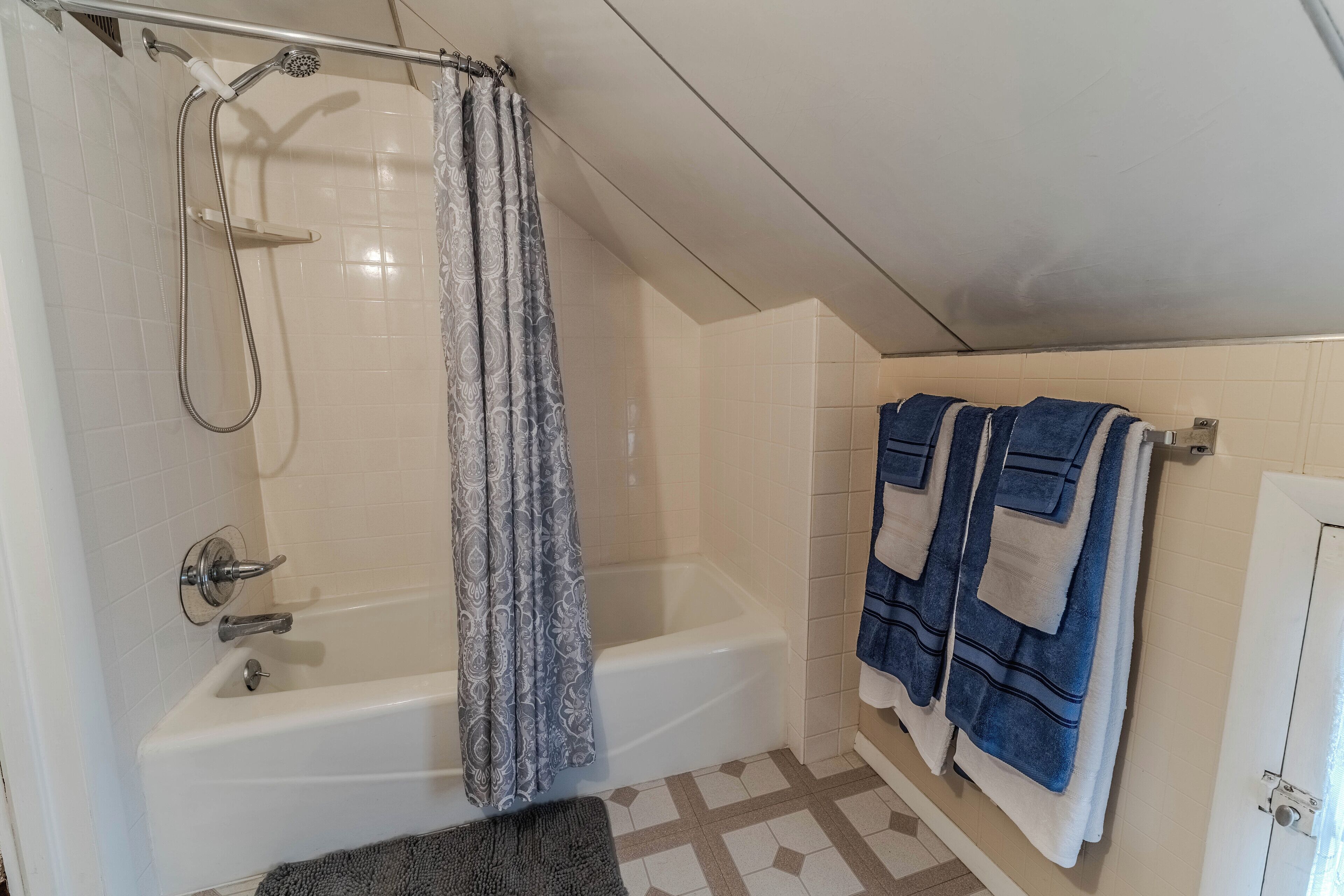 風筒、提供毛巾、番梘、洗頭水