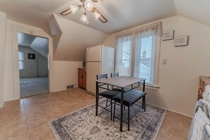 Dining - 5 Min from University of Wisconsin – Oshkosh (Oshkosh)
