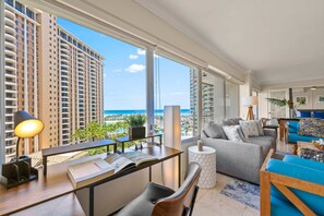 TV, offices - @ Marbella Lane - Cozy 2BR w/ Amazing Ocean Views (Honolulu)