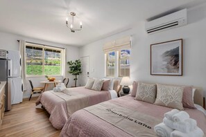 1 slaapkamer, een strijkplank/strijkijzer, wifi