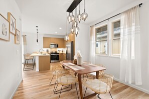 Dining - @Marbella Lane-Glam 2 Master suites|MT+Ocean Views (Waianae)