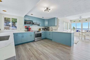 Fridge, microwave, oven, stovetop - @ Marbella Lane - Luminous Seascape | Ocean View (Kaneohe)