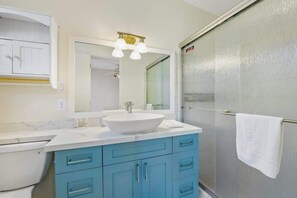 Shower, hair dryer - @ Marbella Lane - Luminous Seascape | Ocean View (Kaneohe)