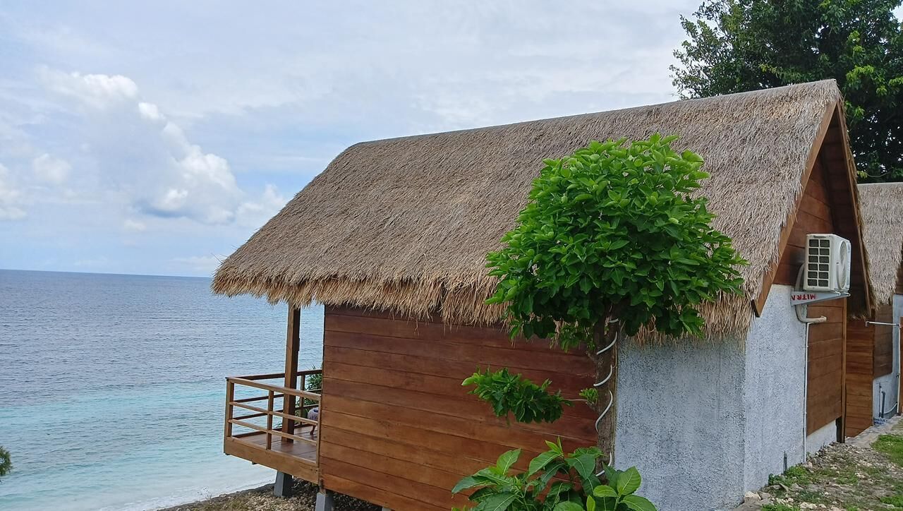 Deluxe Bungalow, Beach View | Desk, iron/ironing board, free WiFi