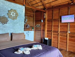 Bungalou Deluxe, vistes a la platja | Escriptori, planxa i posts de planxar i wifi gratuïta