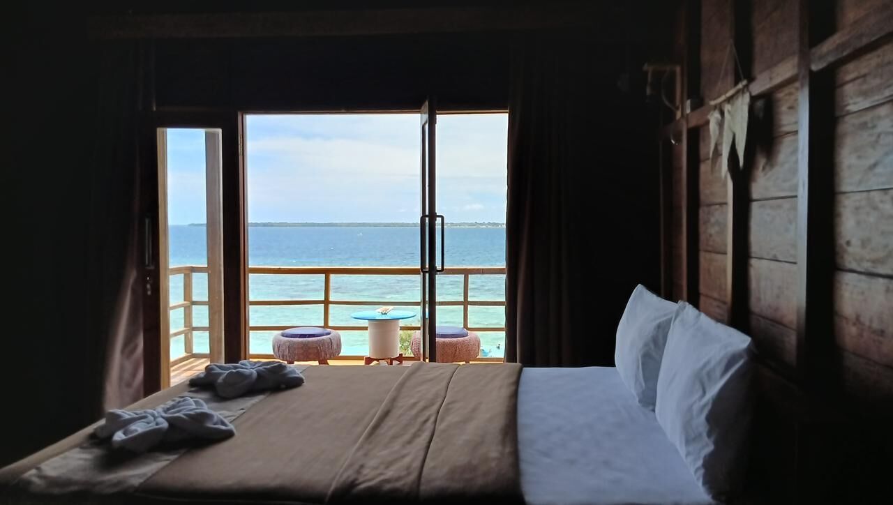 Deluxe-bungalow, rantanäköala | Työpöytä, silitysrauta/-lauta, ilmainen Wi-Fi