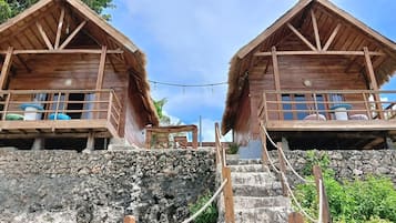 Deluxe bungalow, uitzicht op het strand | Een bureau, een strijkplank/strijkijzer, gratis wifi