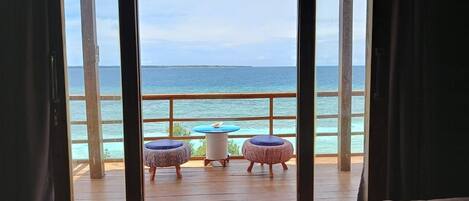 Deluxe bungalow, uitzicht op het strand | Uitzicht vanuit de kamer