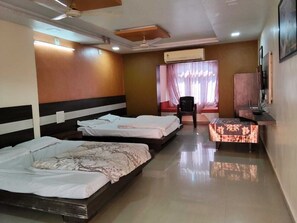 Family Room, Air conditioning - Mangal Murti Hotels Pvt. Ltd. (Bhiloda)