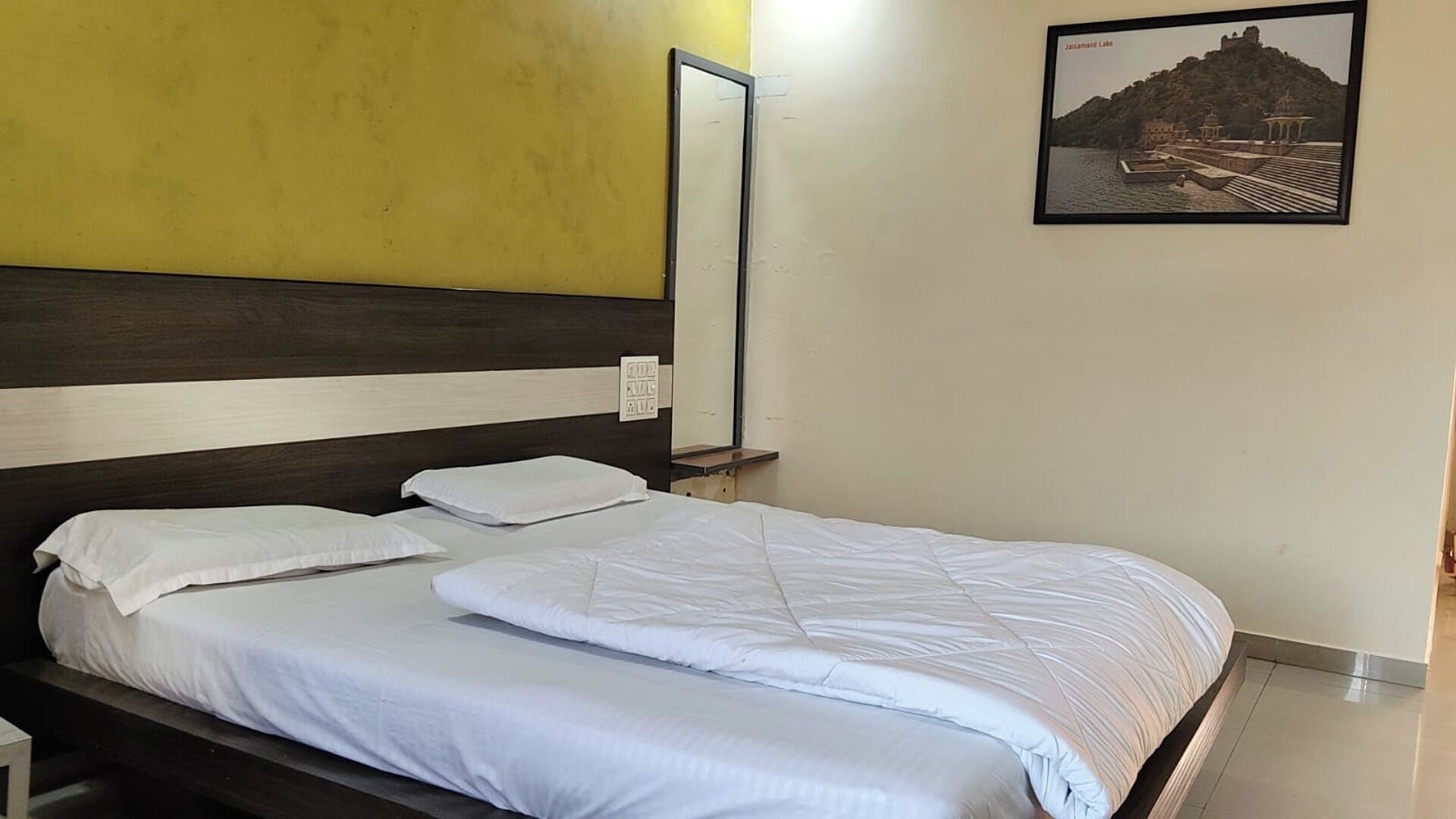 Deluxe Room, Air conditioning | Free WiFi, bed sheets