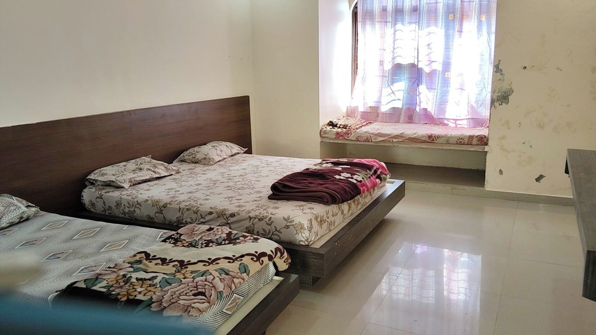 Triple Room | Free WiFi, bed sheets