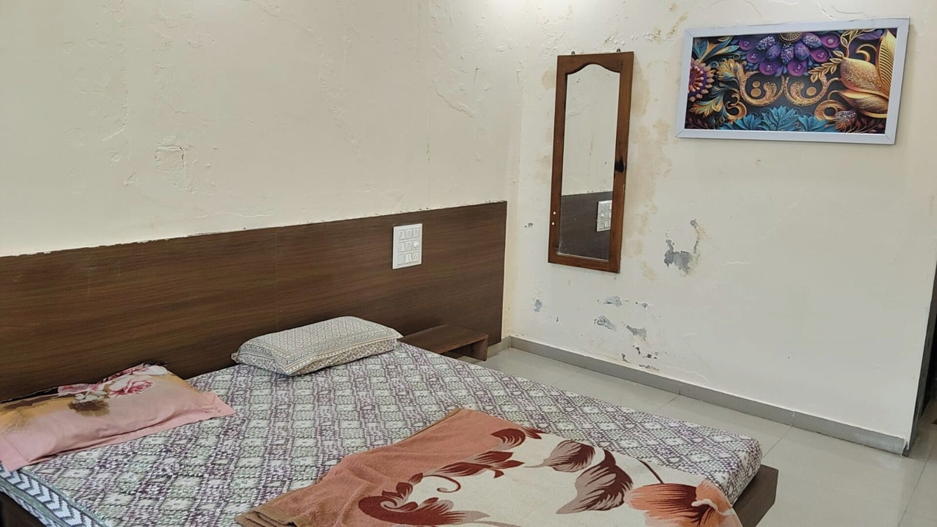 Basic Room | Free WiFi, bed sheets