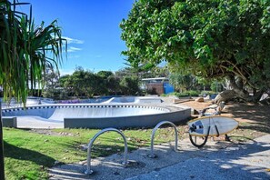 المنطقة المحيطة بالمنشأة