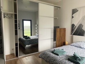 Room - On the road to the castles (Soussans)