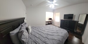 2 bedrooms, desk, iron/ironing board, free WiFi - Newly renovated home near TMC, Downtown, UH, TSU available for short term rental (Houston)