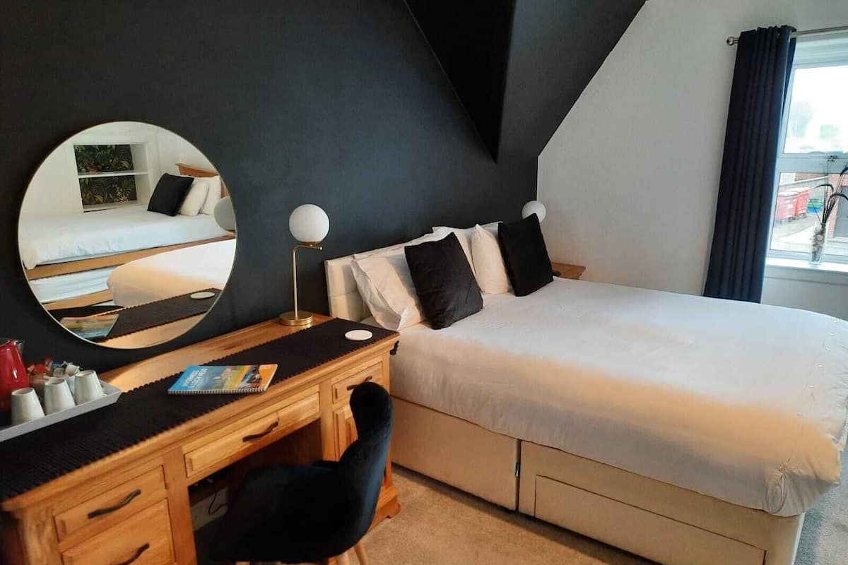 Familienzimmer, Stadtblick | Schreibtisch, kostenloses WLAN