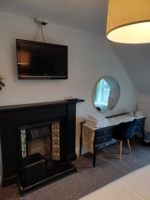 Desk, free WiFi - Jacobite Rose (Inverness)