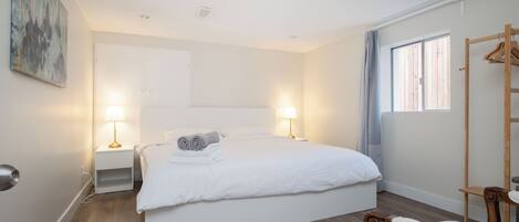 Iron/ironing board, WiFi, bed sheets