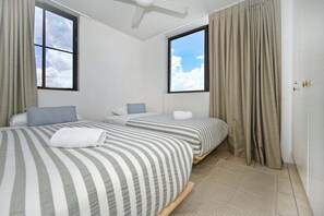 مكواة/لوح كي وواي فاي وملاءات أسرّة