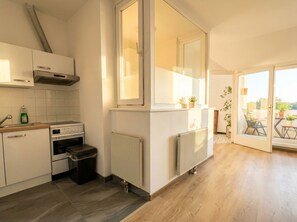 Basic-Apartment | Eigene Küche | Kühlschrank, Mikrowelle, Ofen, Herdplatte
