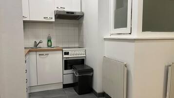 Basic-Apartment | Eigene KĂŒche | KĂŒhlschrank, Mikrowelle, Ofen, Herdplatte