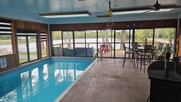 Inomhuspool och uppvÀrmd pool