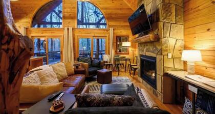 Broken Bow Retreat - Hot tub, game room, loft, fire pit!