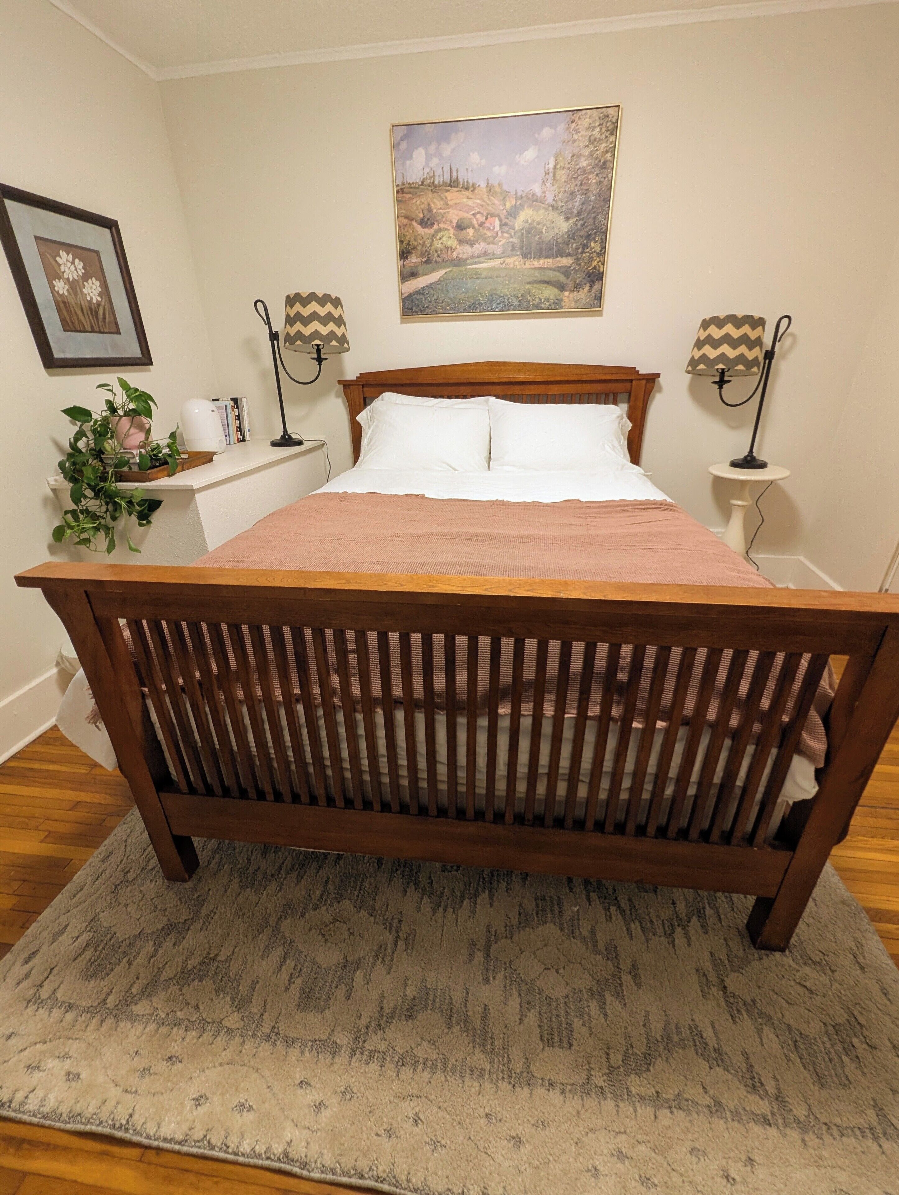 Bureau, fer et planche à repasser, lit parapluie, Wi-Fi gratuit