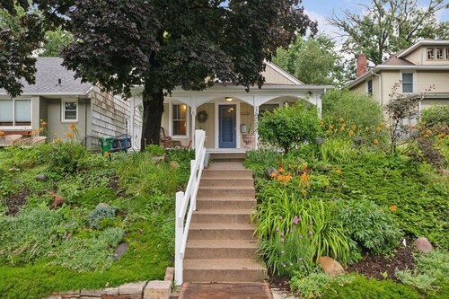 Elegant Linden Hills Home, Family Friendly, Walk to Lake, Dining, and Shopping