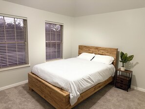 5 bedrooms, WiFi, bed sheets