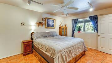 1 chambre, bureau, fer et planche à repasser, accès à Internet