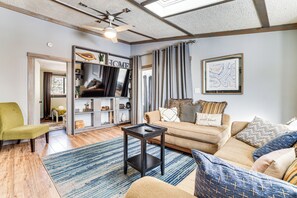 TV, table football - Games, Fire Pit, Hot Tub: Pocono Lake Family Home! (Pocono Lake)