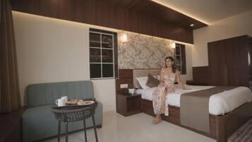 Classic Double Room, Garden View | Desk, laptop workspace, iron/ironing board, free WiFi