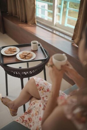 Desk, laptop workspace, iron/ironing board, free WiFi - High Five Hotels (Assagao)