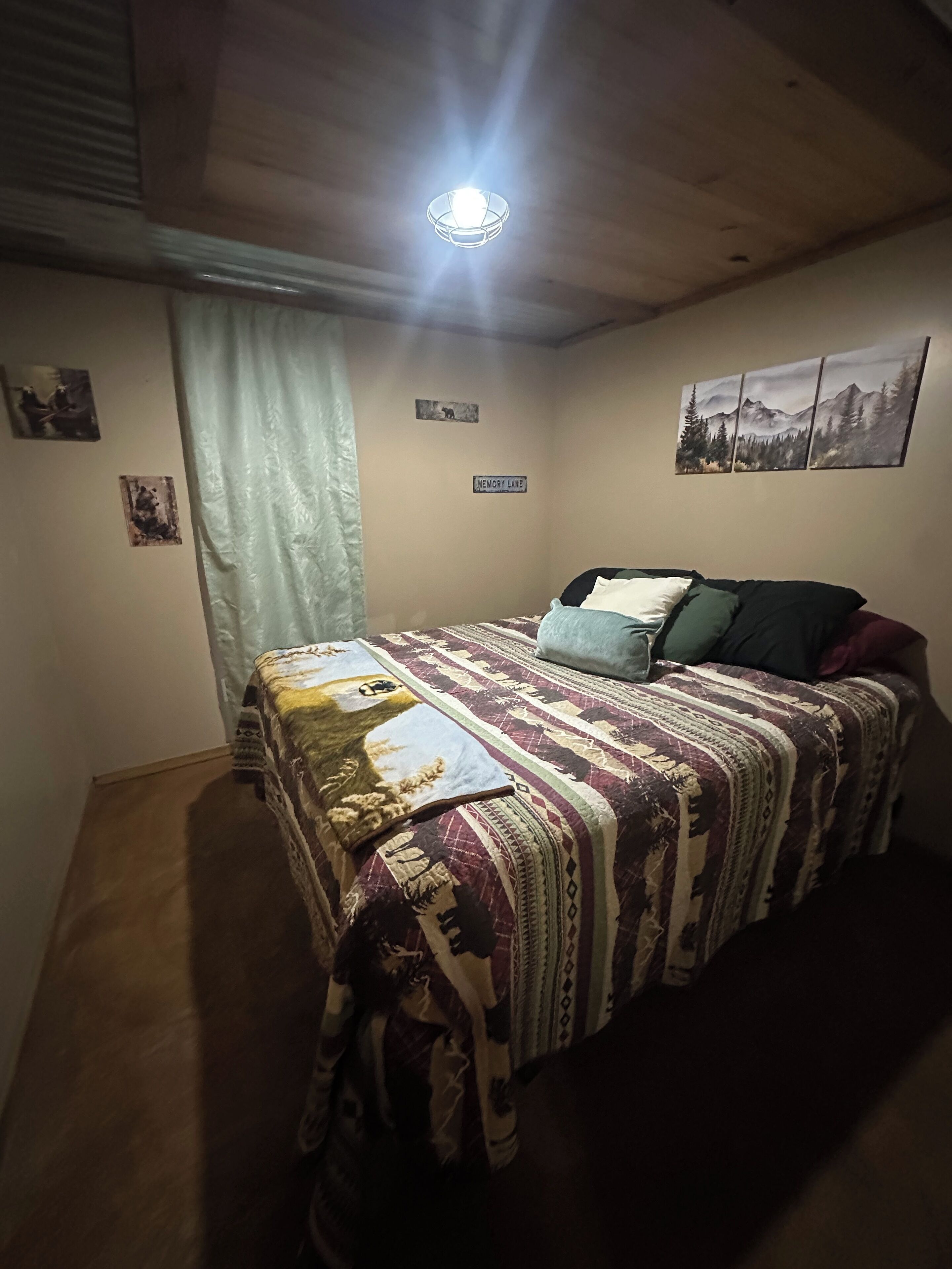 Free WiFi, bed sheets