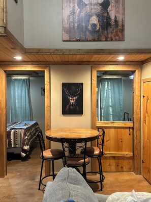 Interior - Charming 3-bedroom cozy cabin in the woods (Goodman)