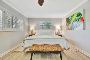 3 bedrooms, desk, iron/ironing board, travel cot - Siesta Key Waterfront House + Pool & Boat Dock! (Siesta Key)