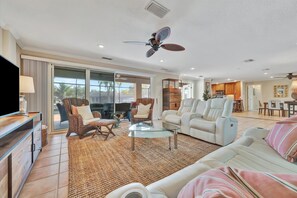 TV, video games, offices - Siesta Key Waterfront House + Pool & Boat Dock! (Siesta Key)