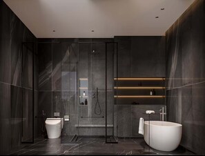 Suite de lujo, vistas a la montaña | Baño | Artículos de higiene personal gratuitos, secador de pelo y albornoces