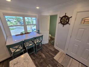 Dining - Overlooking the Ocean Pet Friendly Cozy 2-bedroom condo  (Fernandina Beach)