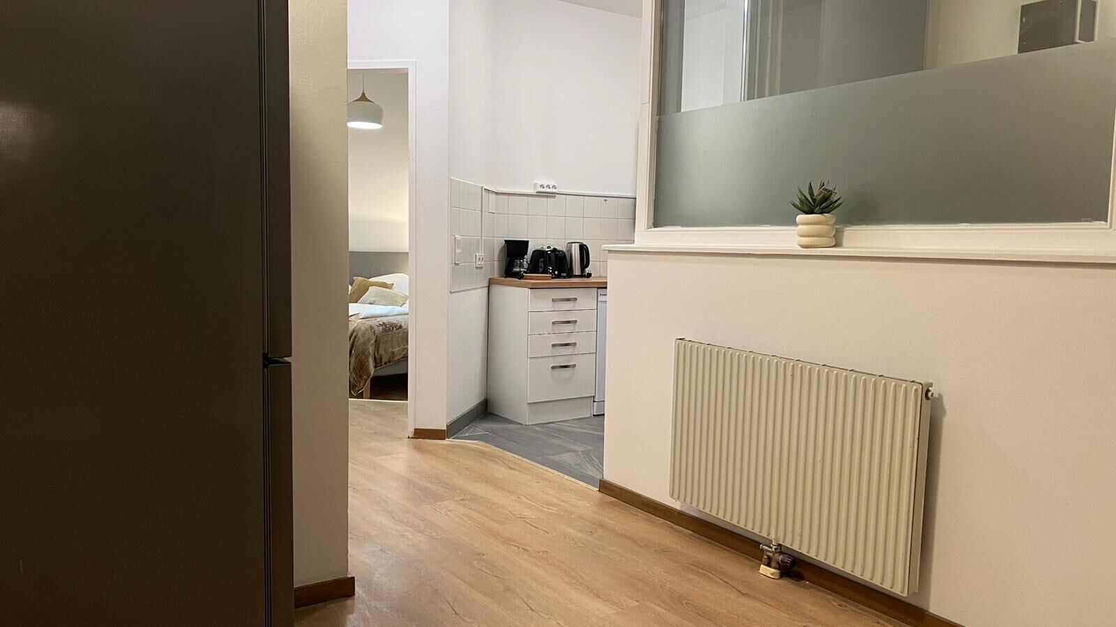 Kühlschrank, Mikrowelle, Ofen, Herdplatte