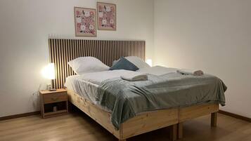 Eenvoudige kamer | Een strijkplank/strijkijzer, gratis wifi