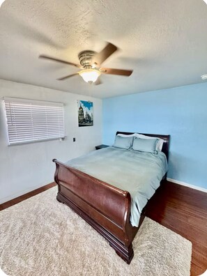 3 bedrooms, iron/ironing board, WiFi, bed sheets
