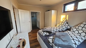 Iron/ironing board, free WiFi, bed sheets