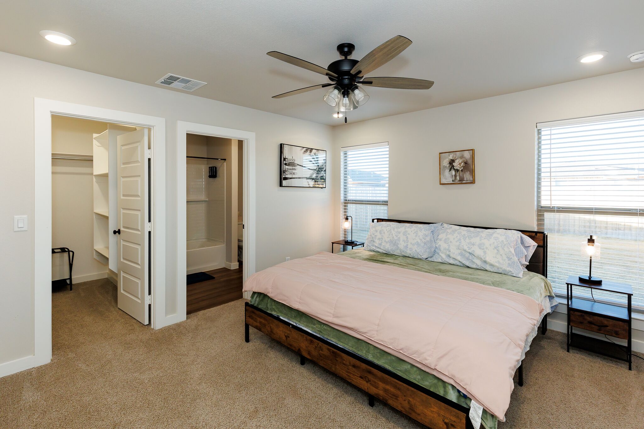 Desk, free WiFi, bed sheets